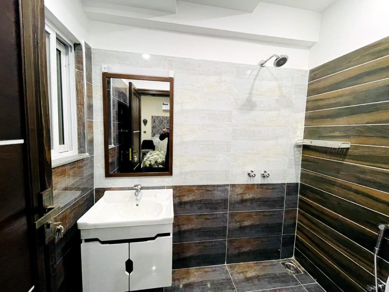 Eiffel Luxury Apartments Lahaur Zewnętrze zdjęcie